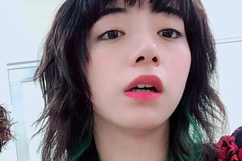 女生掩饰喜欢你的表现1