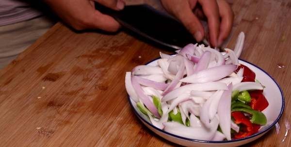 回锅肉怎么做好吃,豆瓣酱做回锅肉简单又好吃的做法图3
