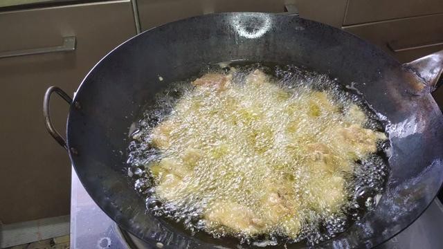 糖醋排骨怎么做好吃掌握1个诀窍（正宗糖醋排骨的做法）(6)