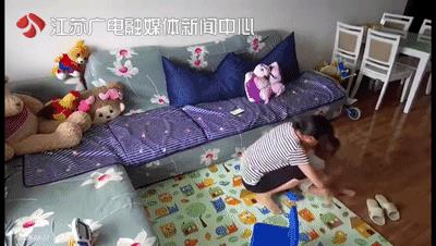 【要紧】掌掴、鞋底抽脸…3分钟时间，保姆殴打两岁男童10多次