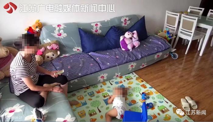 【要紧】掌掴、鞋底抽脸…3分钟时间，保姆殴打两岁男童10多次