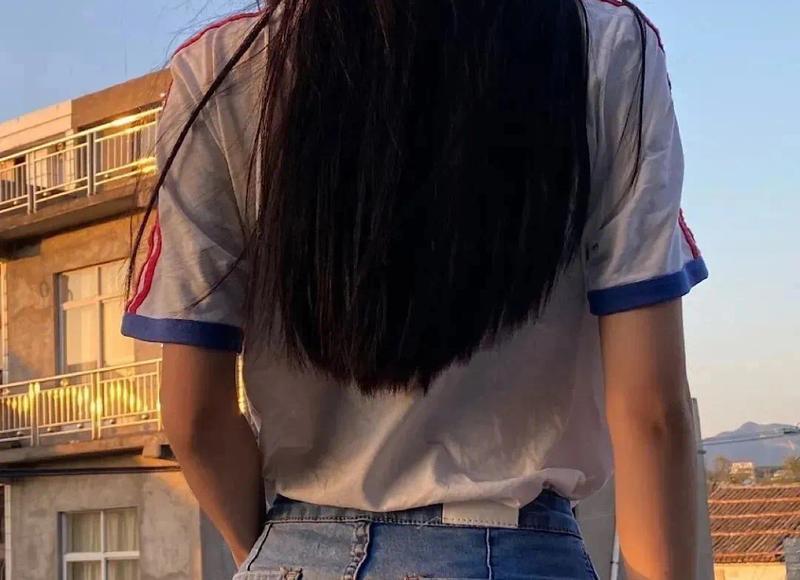 水瓶座女生性格特征详解：好学、善良、体贴和内向