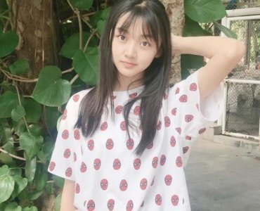 ​小李慧珍长大了，才14岁就有匀称腿，169的身高没白长