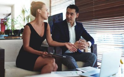 ​做老板女秘书升职加薪会更快？3点内情，外行人一直存在误解