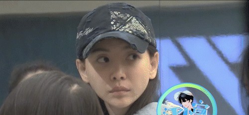 王源吸烟事件(于文文公共场合抽烟被夸奖王源被批评)