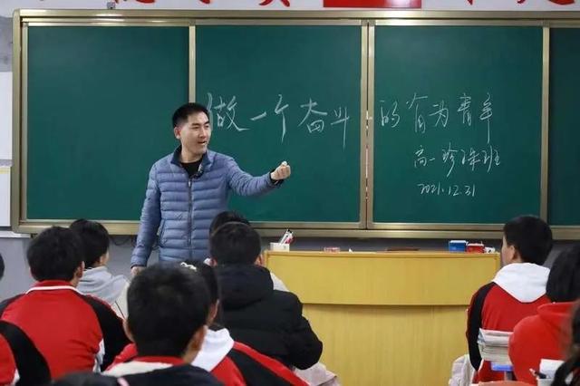 千里背母亲上大学的男孩现状（曾千里背母上大学感动无数人）(4)