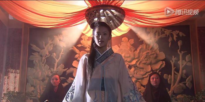 楚留香传奇中宋甜儿有7个扮相，新娘装像个男人，还是宫主装最美