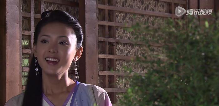 楚留香传奇中宋甜儿有7个扮相，新娘装像个男人，还是宫主装最美