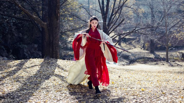 红尘多可笑痴情最无聊是什么歌（一首最经典的歌曲笑红尘）
