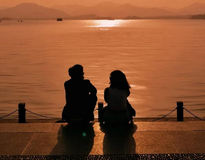老婆离婚叫谁劝最合适（夫妻双方要离婚该怎么劝）