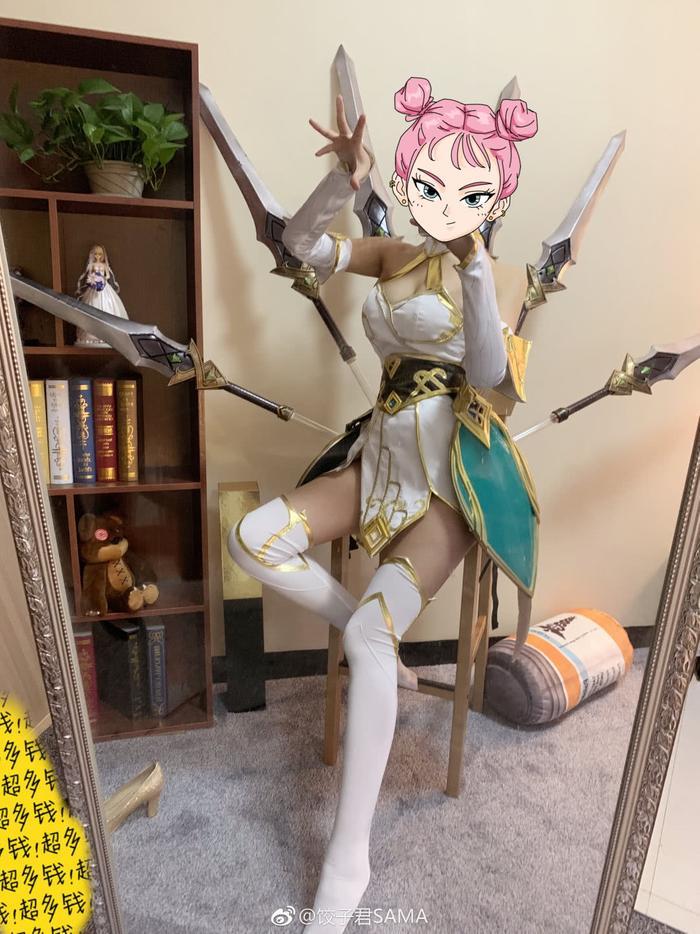 饺子君女刀Cos曝光,网友:这大长腿谁顶得住啊?