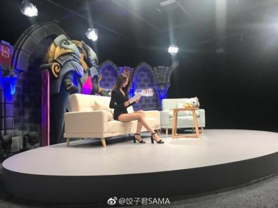 饺子君女刀Cos曝光,网友:这大长腿谁顶得住啊?