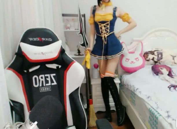 饺子君女刀Cos曝光,网友:这大长腿谁顶得住啊?