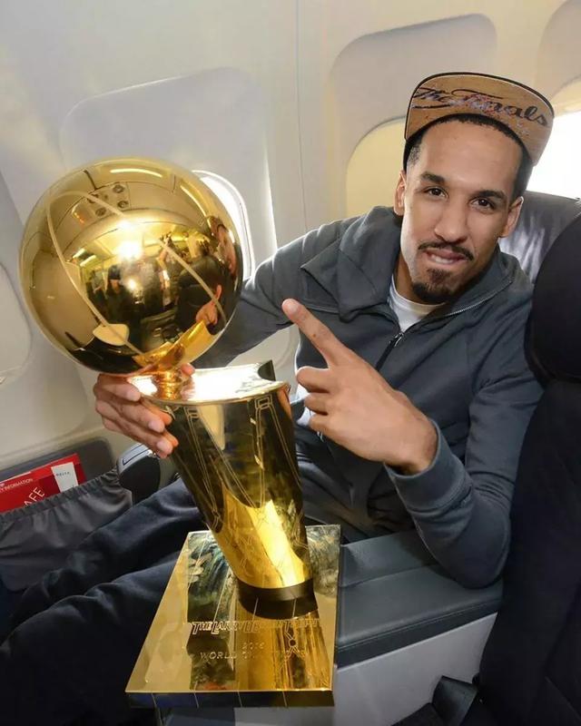 勇士队利文斯顿励志 从天才高中生到断腿重生(9)