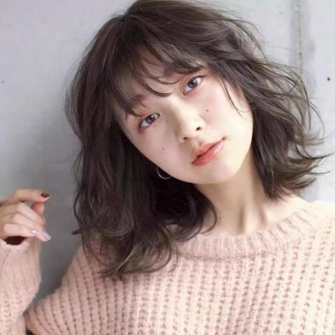 头发少的人适合的发型(3个技巧+3款发型)(10)