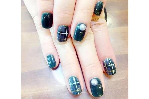 蓝绿色美甲适合冬天吗 6款秋冬蓝绿色美甲
