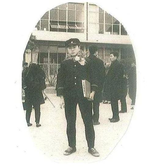 文在寅勾肩搭背（文在寅退休生活）(3)