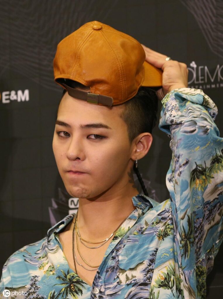 权志龙黑卡是什么_揭秘权志龙一年赚多少 权志龙黑卡是什么_揭秘权志龙一年赚多少