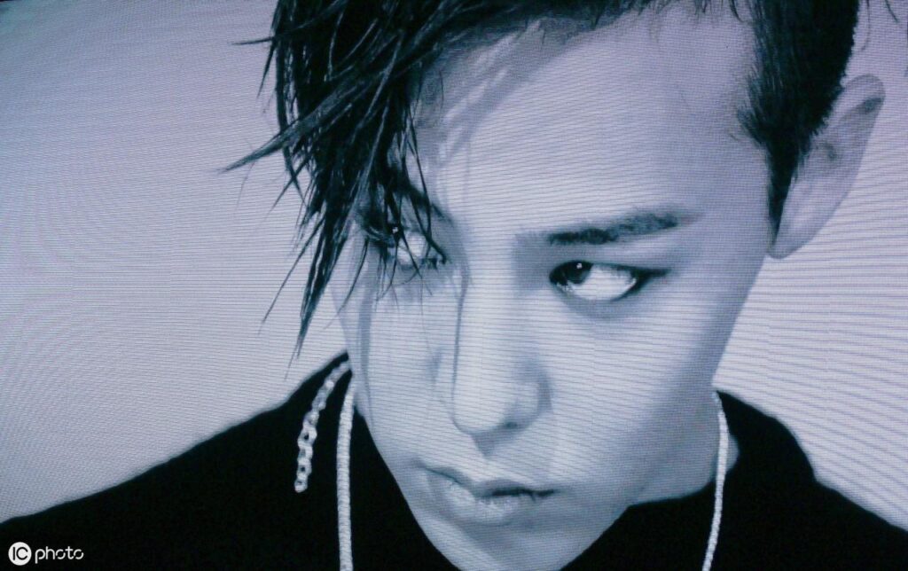 权志龙黑卡是什么_揭秘权志龙一年赚多少 权志龙黑卡是什么_揭秘权志龙一年赚多少