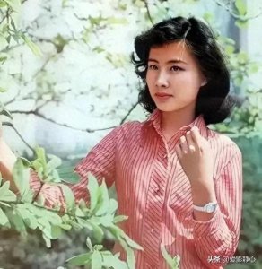 ​八十年代最美女明星赵娜为何离开八一厂去卖啤酒现在咋样了