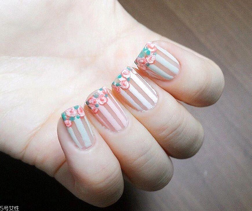 裸粉色条纹美甲教程 裸粉色条纹美甲样式 裸粉色条纹美甲教程 裸粉色条纹美甲样式