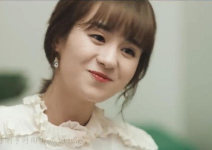 本以为郑合惠子离不开刘海,当她撩起后,又美又飒让人认不出来!