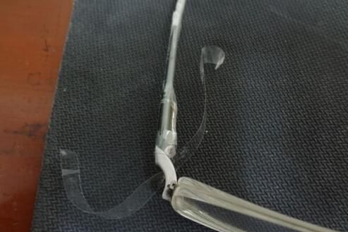 眼镜片掉了怎么按回去 眼镜片掉了如何按回去