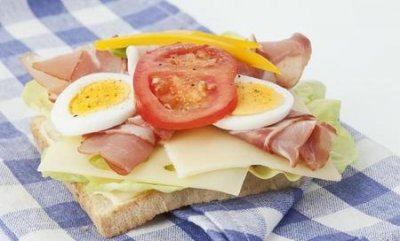 ​减肥期间早餐怎么搭配(减肥早碳水午蛋白)