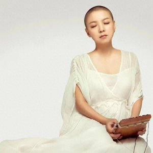 ​38岁歌手王韵壹去世，去年醉酒摔倒头部受伤，好友陈思斯发文悼念