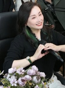 ​新一轮直播的钱琳：在风格上，与嫄嫄全能歌手形成鲜明的对比