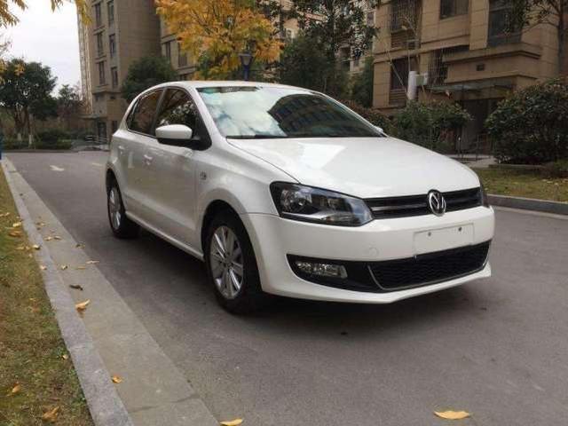 大众polo正常油耗多少升（大众POLO测评平均油耗7.1L）(1)