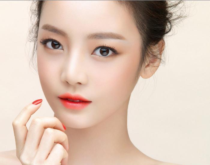 90后女星,参演过《城市猎人》,曾对男友施暴,被发现家中轻生