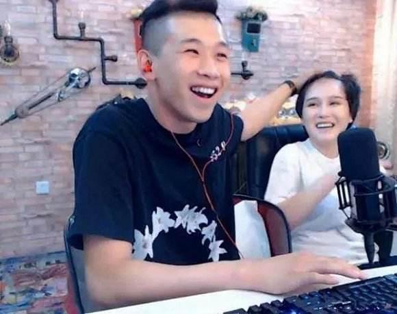 天佑好兄弟“撕逼”大战，磕巴东大骂刘一手，让刘一手道歉