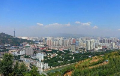 ​这个城市有“中国夏都”之称，是中国青藏高原最大的城市