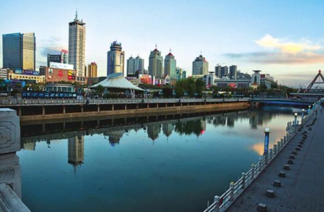 这个城市有“中国夏都”之称,是中国青藏高原最大的城市