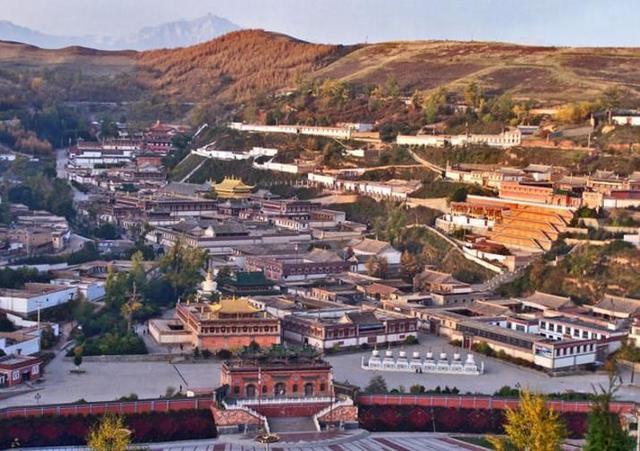 这个城市有“中国夏都”之称,是中国青藏高原最大的城市