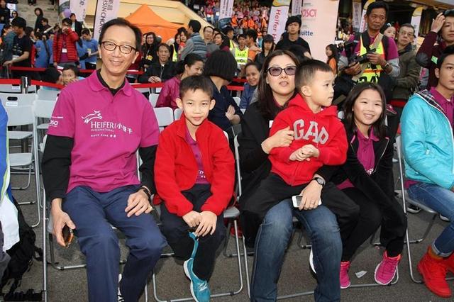 跳水皇后伏明霞简介（跳水女皇伏明霞近况）(5)