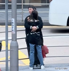 ​甜翻了，王思聪携女友坐头等舱返日本吃大餐、泡温泉送花表白懒懒