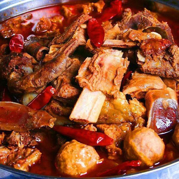 冬季让你大汗淋漓美食，麻辣排骨火锅，做法简单