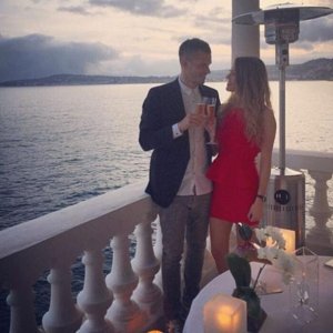 ​施奈德林向女友求婚成功