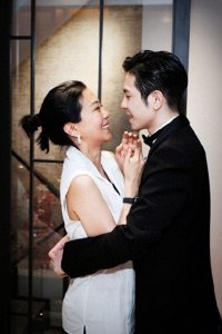 ​萧敬腾求婚成功：经纪人女友大他14岁，他是真爱还是恋母？