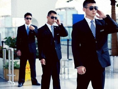 ​美女保镖吸引29万粉丝，年薪36万，富商老板一次小费超一个月工资