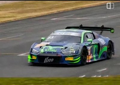 ​王一博上海赛车夺冠现场狂撩粉丝！这波操作让全场炸了锅！