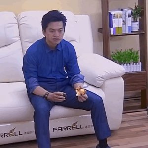 ​李健老婆“小贝壳”罕见现身，李健做鬼脸狂撒狗粮