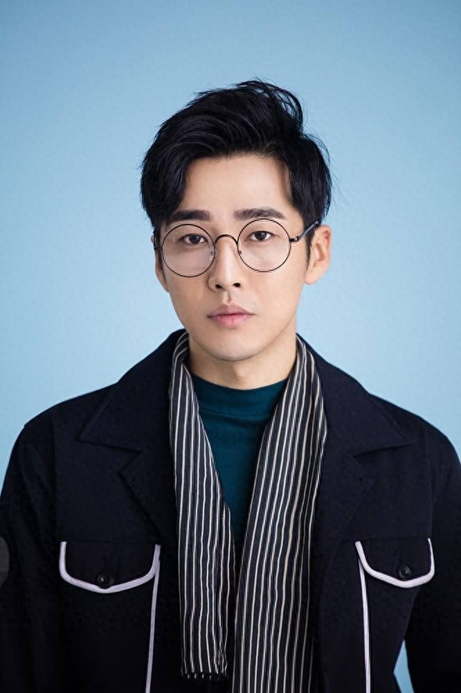 邹廷威高清手机壁纸 每一张手机桌面帅气俊朗粉丝们收藏哪一张呢