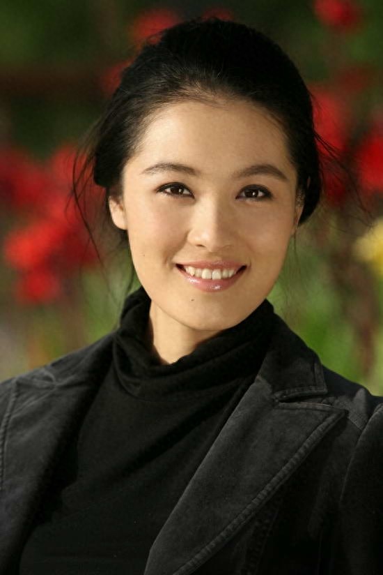 《余罪》让张一山卧底的常戎，小18岁娇妻生活照曝光