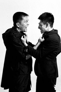 ​《余罪》让张一山卧底的常戎，小18岁娇妻生活照曝光