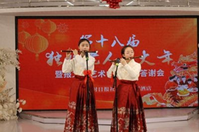 ​双胞胎姐妹花一起演节目赢得大家好评