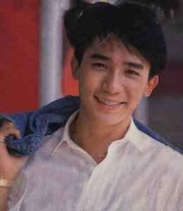 ​梁朝伟年轻时的照片，简直帅爆了！！