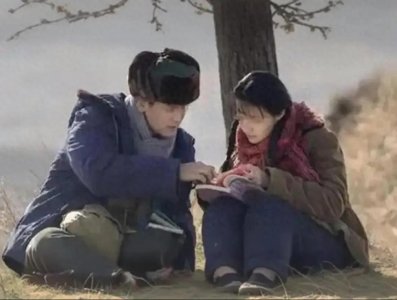 ​知青被迫娶了村支书的女儿，45年后儿子找上门，才明白妻子的苦衷